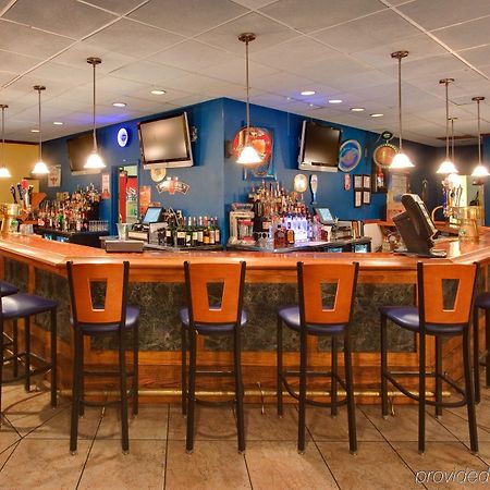 Ramada Plaza Rochester Airport Екстериор снимка