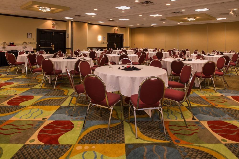 Ramada Plaza Rochester Airport Екстериор снимка