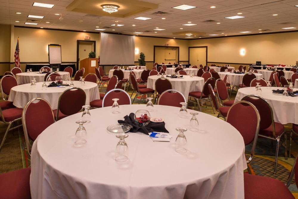 Ramada Plaza Rochester Airport Екстериор снимка