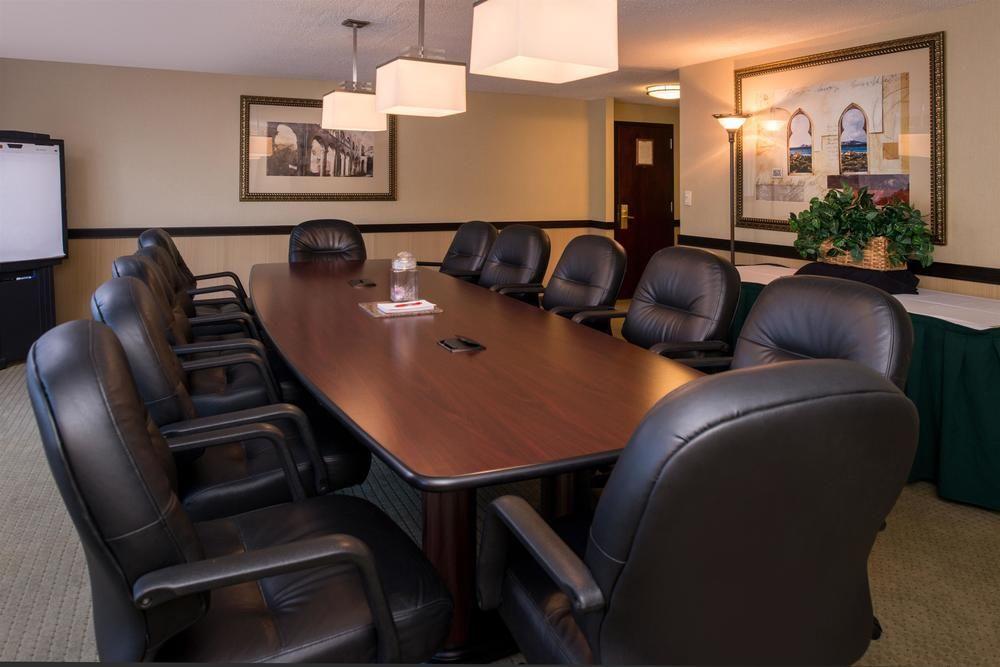 Ramada Plaza Rochester Airport Екстериор снимка