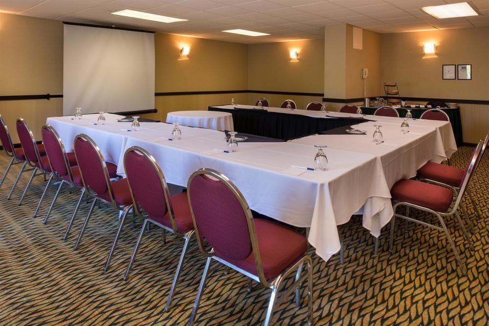 Ramada Plaza Rochester Airport Екстериор снимка