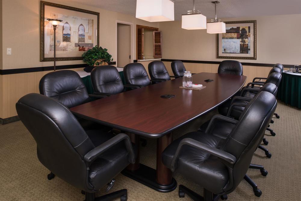 Ramada Plaza Rochester Airport Екстериор снимка