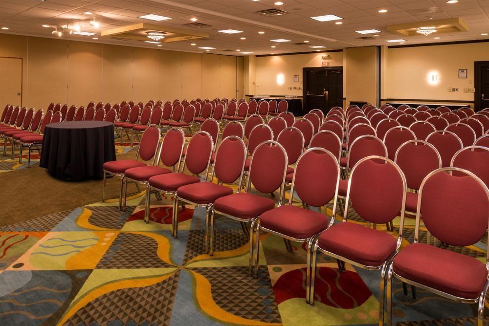 Ramada Plaza Rochester Airport Екстериор снимка