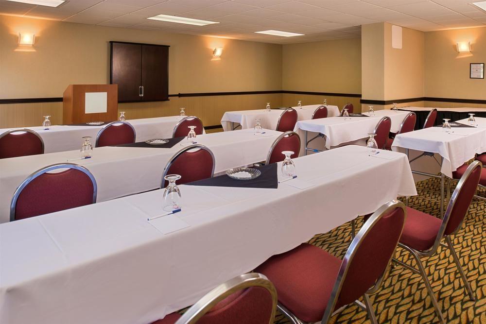 Ramada Plaza Rochester Airport Екстериор снимка