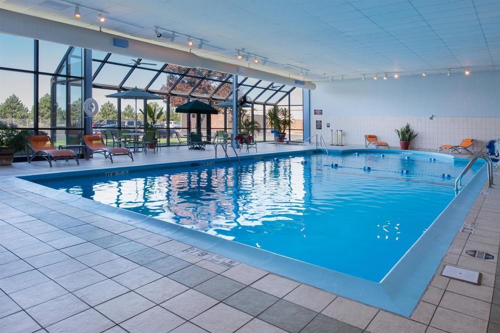 Ramada Plaza Rochester Airport Екстериор снимка