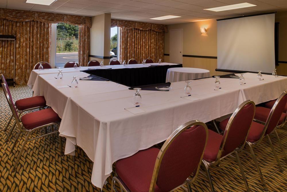 Ramada Plaza Rochester Airport Екстериор снимка