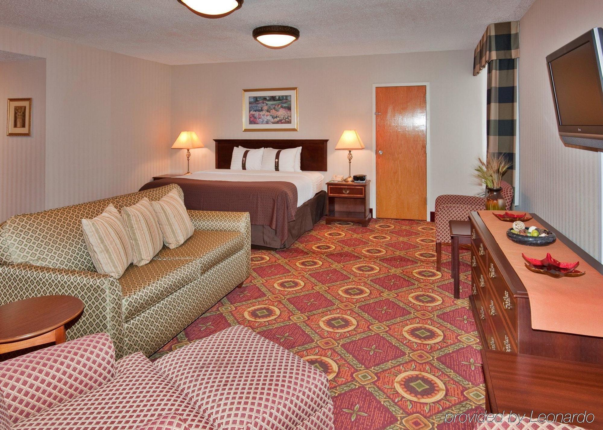 Ramada Plaza Rochester Airport Екстериор снимка