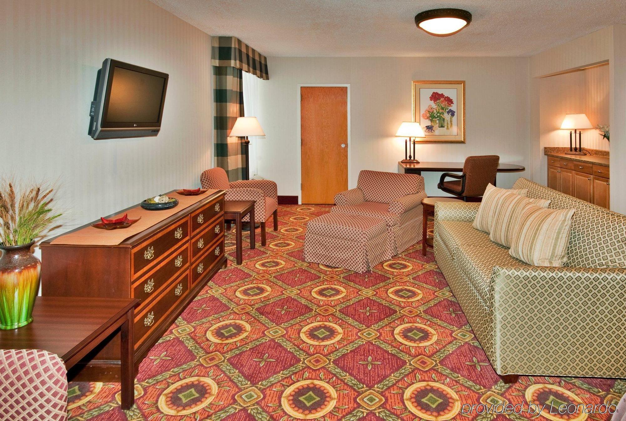 Ramada Plaza Rochester Airport Екстериор снимка