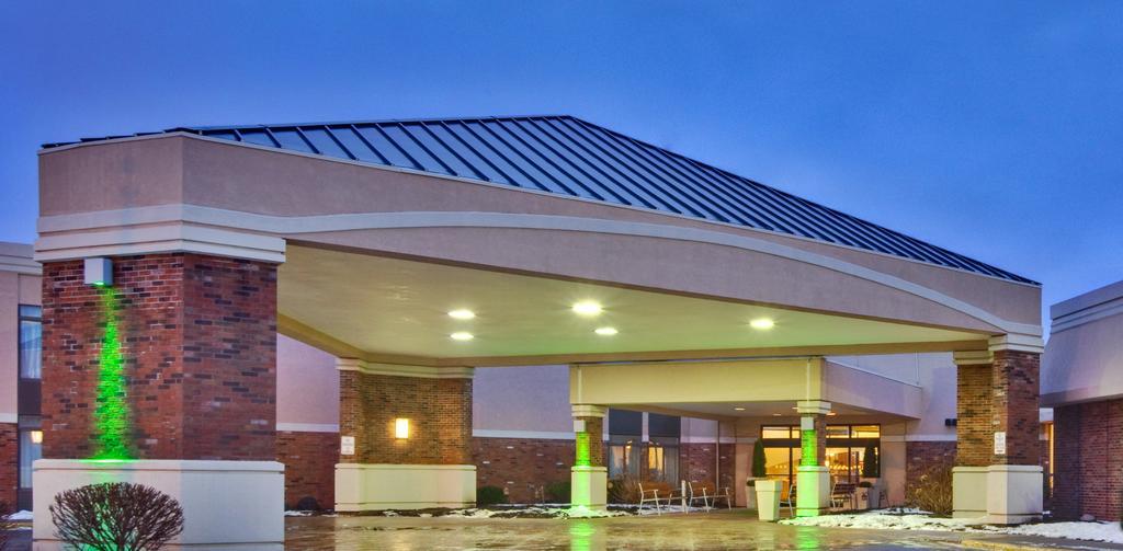 Ramada Plaza Rochester Airport Екстериор снимка