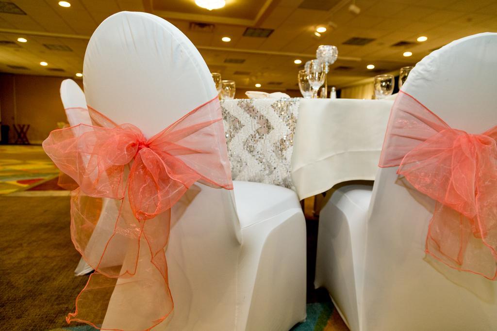 Ramada Plaza Rochester Airport Екстериор снимка