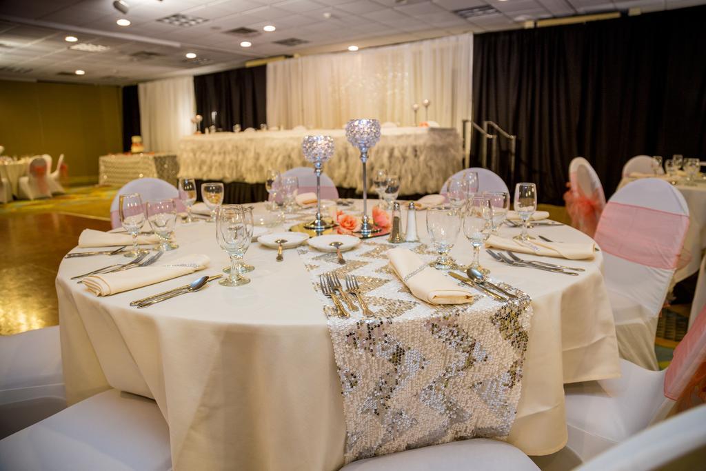 Ramada Plaza Rochester Airport Екстериор снимка