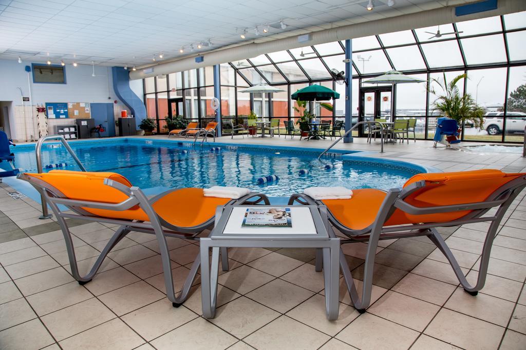 Ramada Plaza Rochester Airport Екстериор снимка