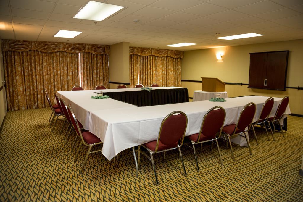 Ramada Plaza Rochester Airport Екстериор снимка