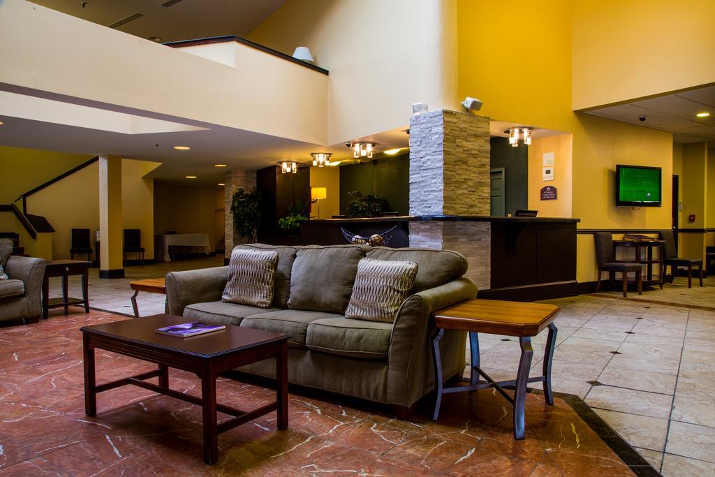 Ramada Plaza Rochester Airport Екстериор снимка