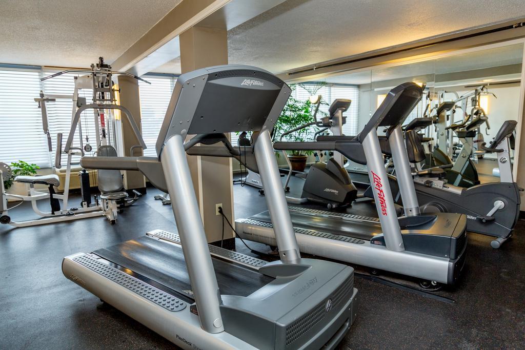 Ramada Plaza Rochester Airport Екстериор снимка