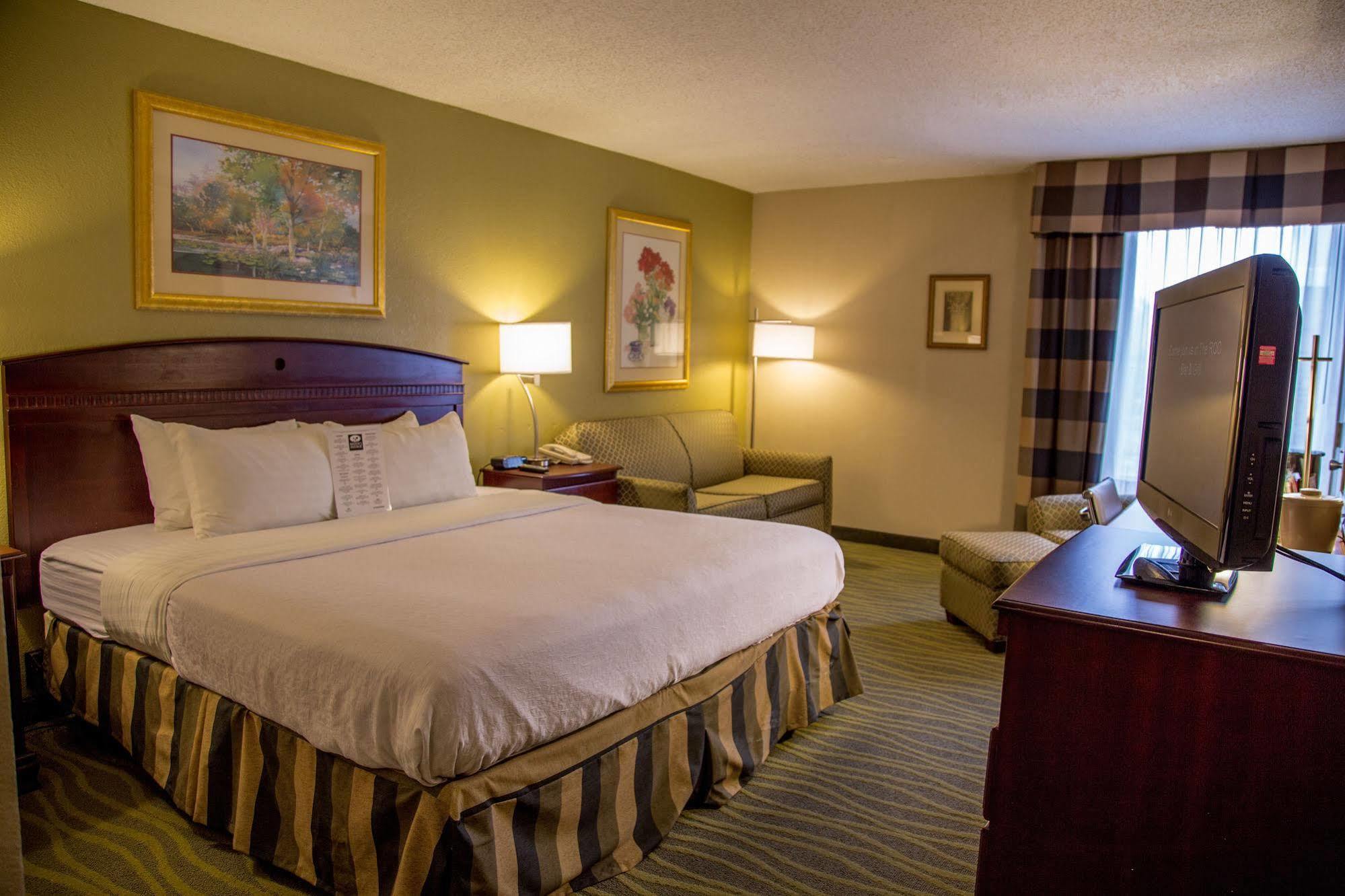 Ramada Plaza Rochester Airport Екстериор снимка