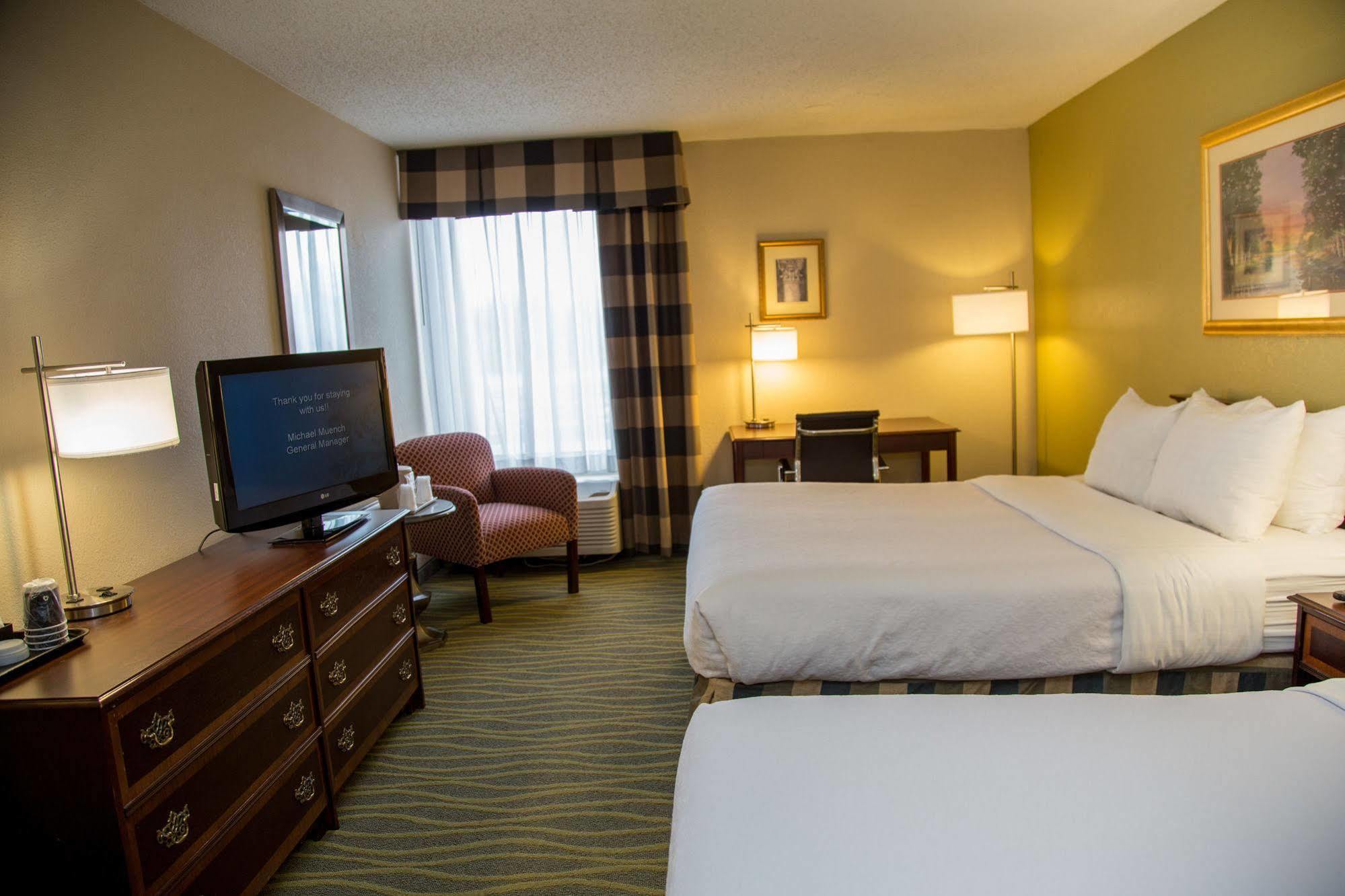 Ramada Plaza Rochester Airport Екстериор снимка